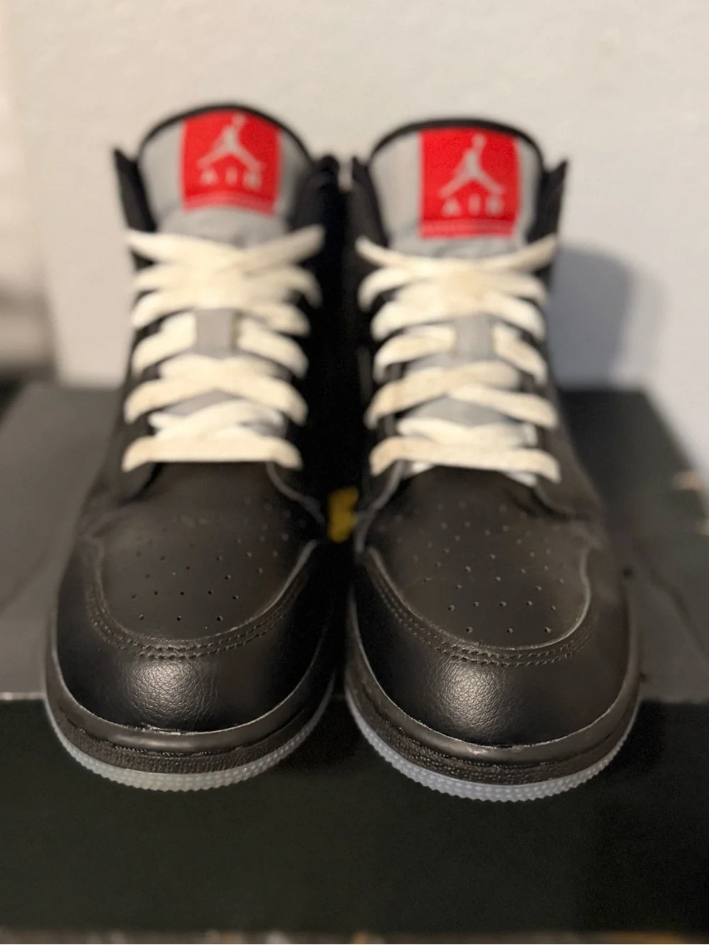 Air Jordan Retro 1 Mid Black Metallic Size 7Y
